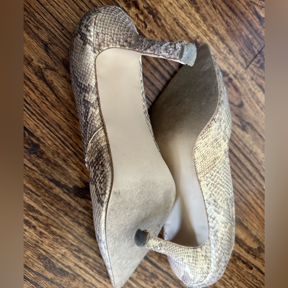 Good Snakeprint Pointed Toe Pump - Picture 4 of 5